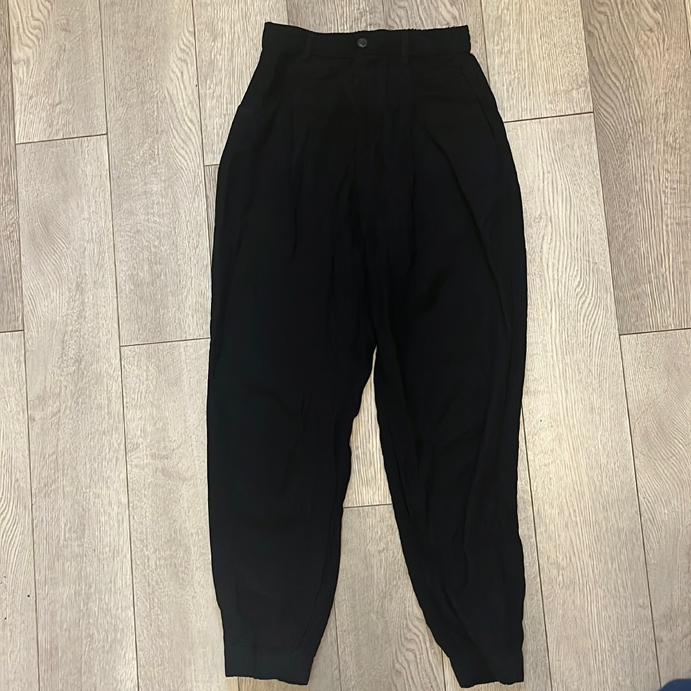 Cuffed black pants with pockets